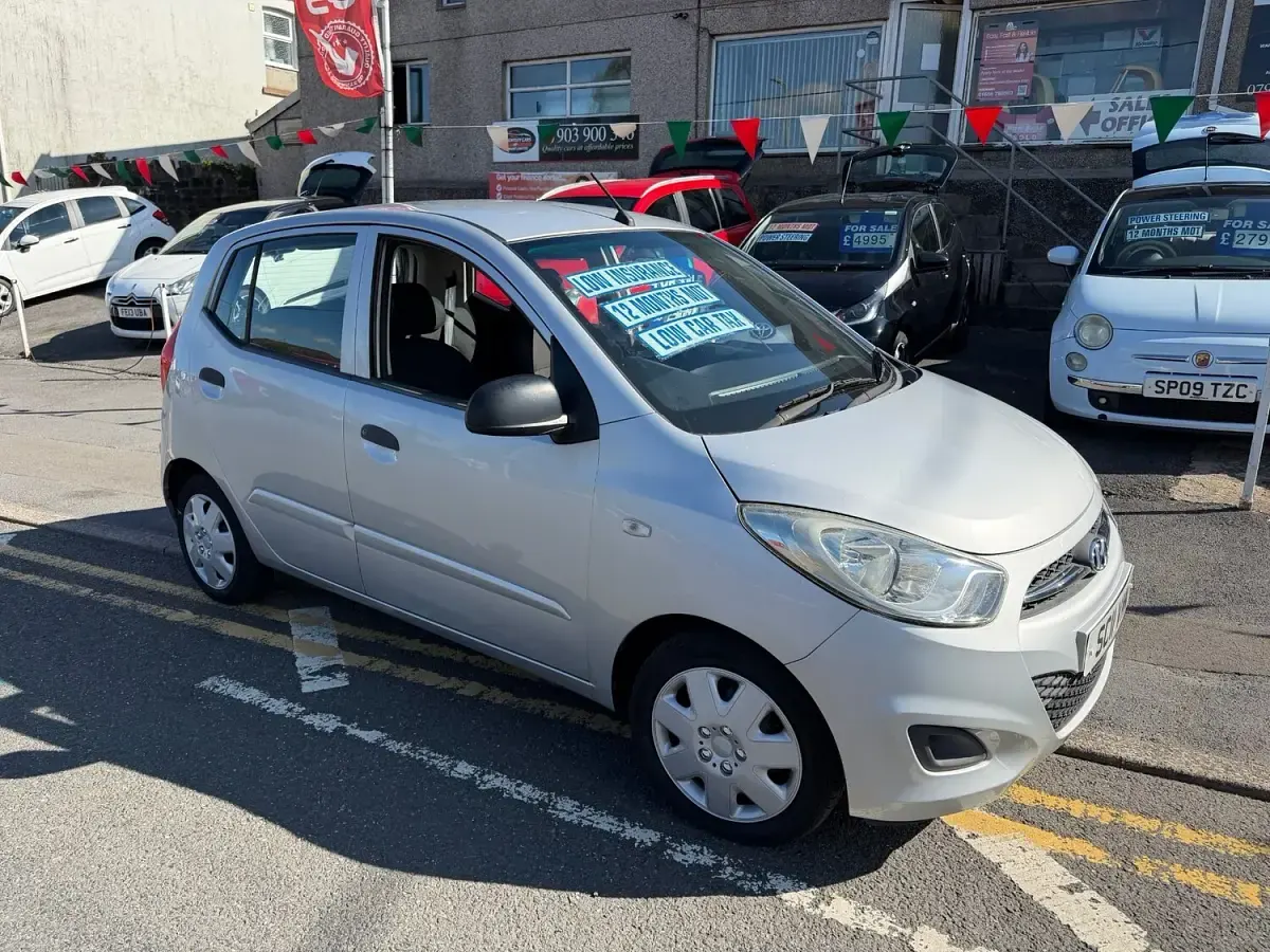 Used Hyundai i10 Classic 86 HP (63 kW) 2011 Silver Hatchback