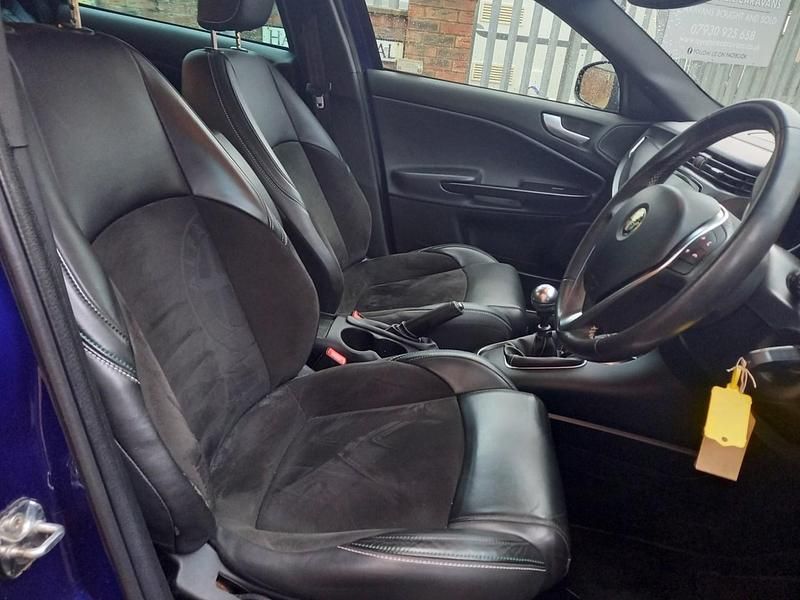 Used Alfa Romeo Giulietta 170 HP (125 kW) 2014 Blue Hatchback