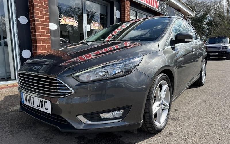 Used Ford Focus Titanium 120 HP (88 kW) 2017 Grey Hatchback