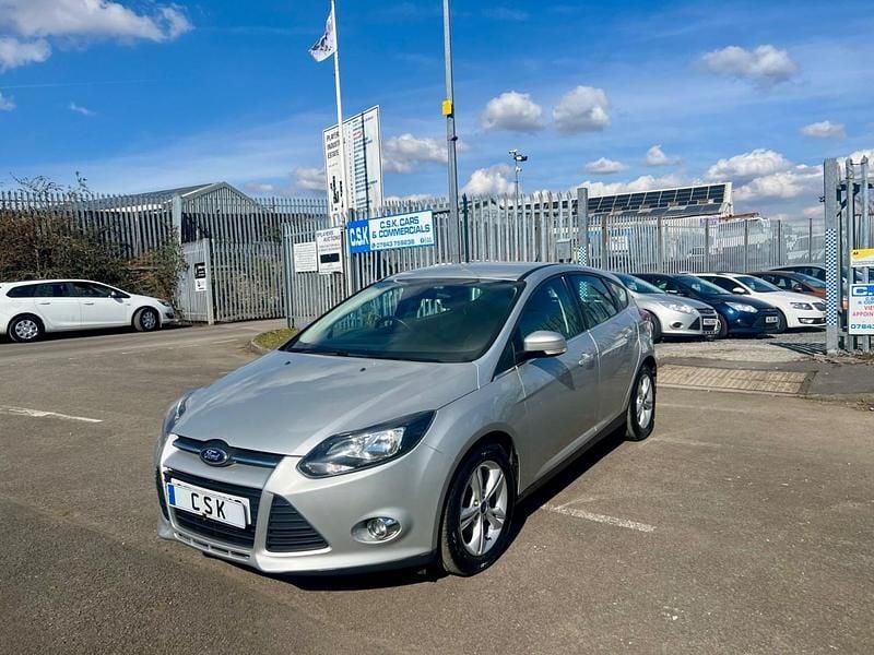 Used Ford Focus Zetec 115 HP (84 kW) 2013 Silver Hatchback
