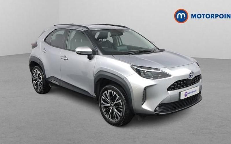 Used 2025 Toyota Yaris Hybrid Estate | £20,699 (Good price) - Image 1/4