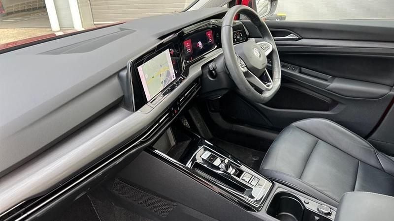 Used VW Golf VIII Style 204 HP (150 kW) 2022 Kings red premium metallic