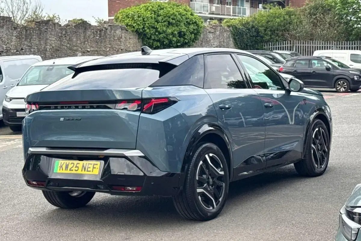 Usado Peugeot e-3008 GTi 156 kW (213 CV) 2025 Azul SUV
