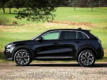Neu Fiat 600 La Prima 100 PS (73 kW) 2026 Schwarz SUV