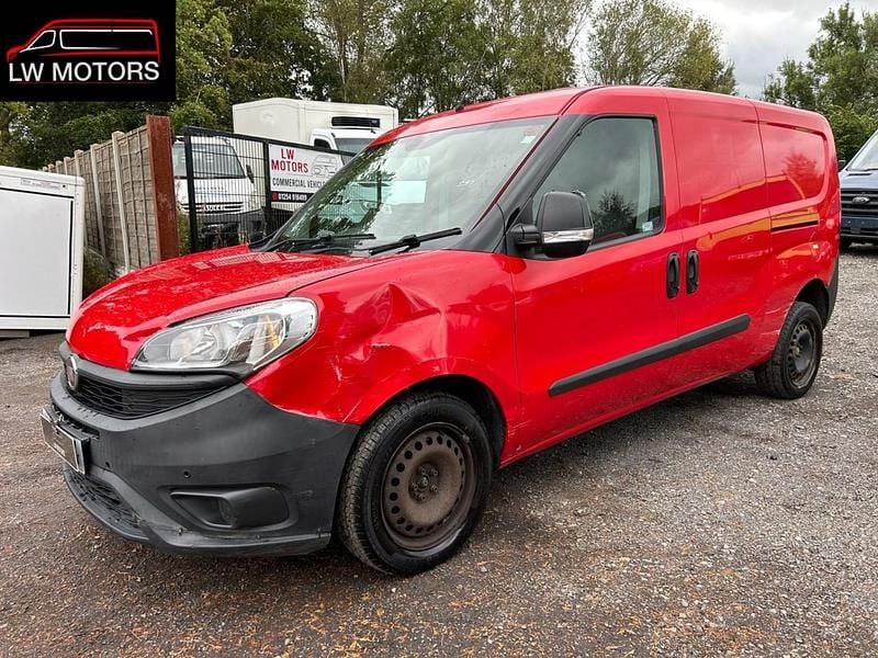 Used Fiat Doblò 95 HP (69 kW) 2015 Red MPV