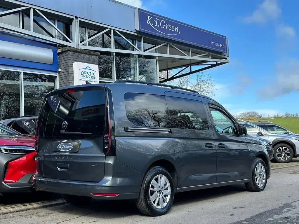 Used VW Caddy Maxi Life 122 HP (89 kW) 2024 Grey MPV
