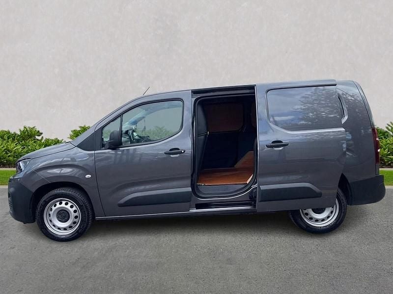 Used Peugeot Partner Premium 100 HP (73 kW) 2024 Grey MPV