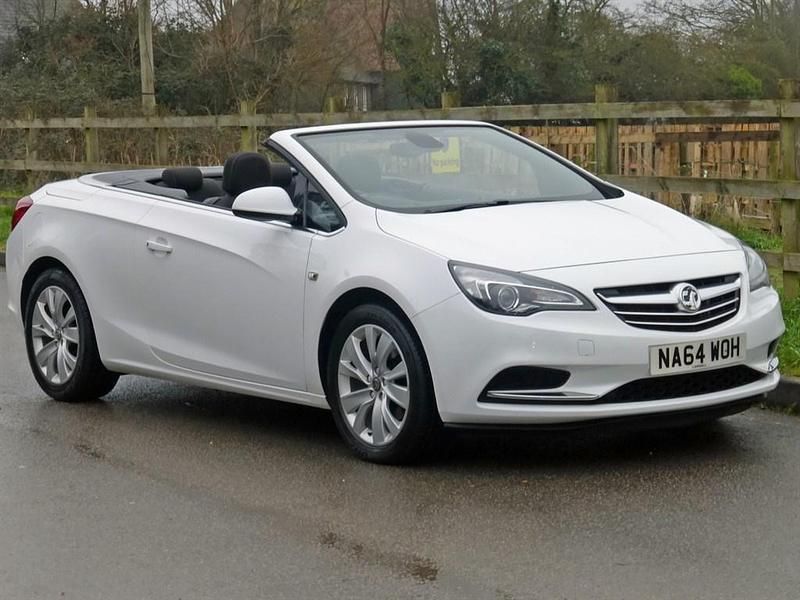 Used Vauxhall Cascada 140 HP (102 kW) 2014 White Cabriolet