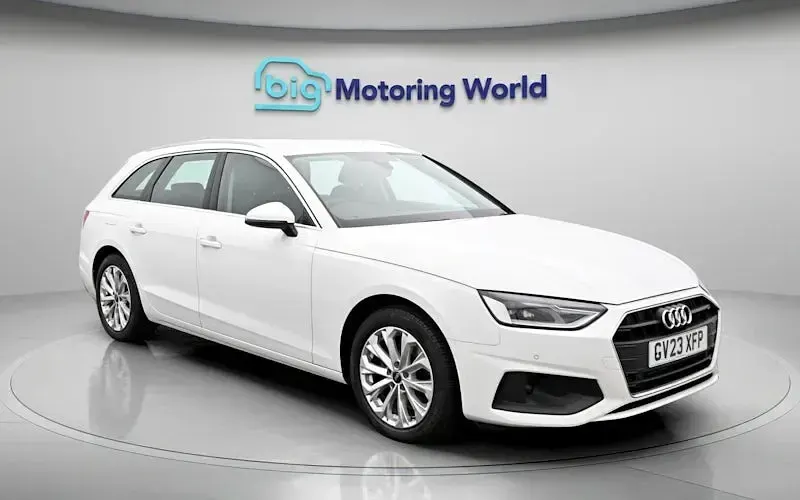Usado Audi A4 150 HP (110 kW) 2023 Branco Carrinha
