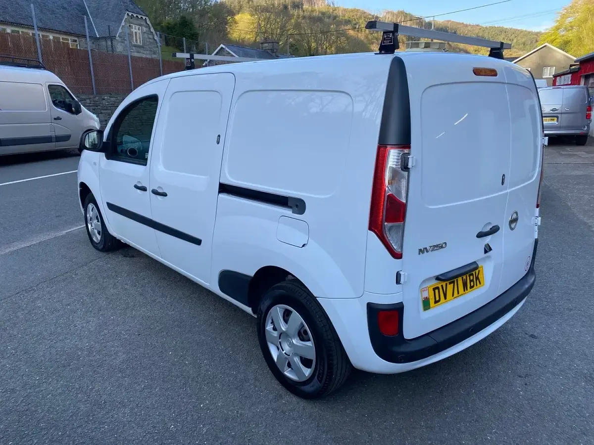 Used Nissan NV250 Base 95 HP (69 kW) 2021 White Van