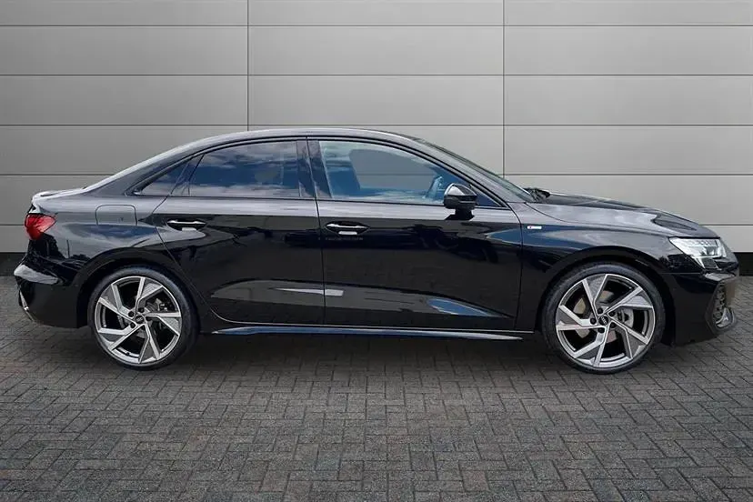 Begagnad Audi A3 Black Edition 150 HK (110 kW) 2025 Svart Sedan