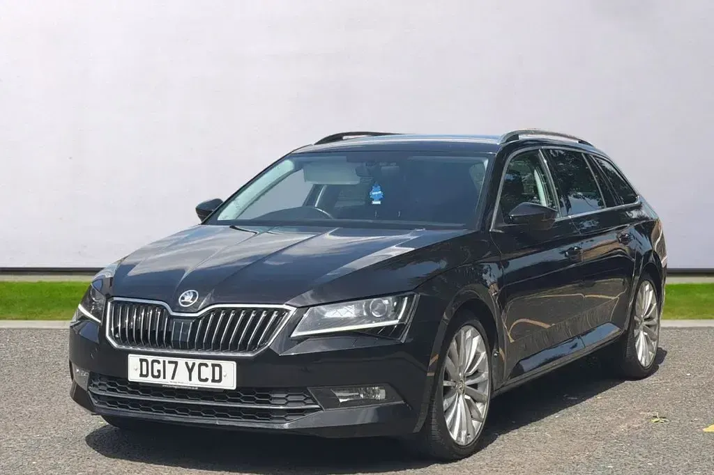 Used Skoda Superb SE L Executive 190 HP (139 kW) 2017 Black Estate