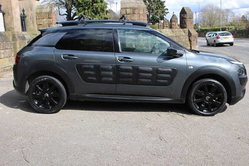 Usado Citroën C4 Cactus Flair 2016 Cinzento Citadino
