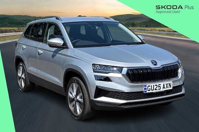 Brilliant silver metallic New 2025 Skoda Karoq SE L SUV | £30,369 (Expensive) - Image 1/4