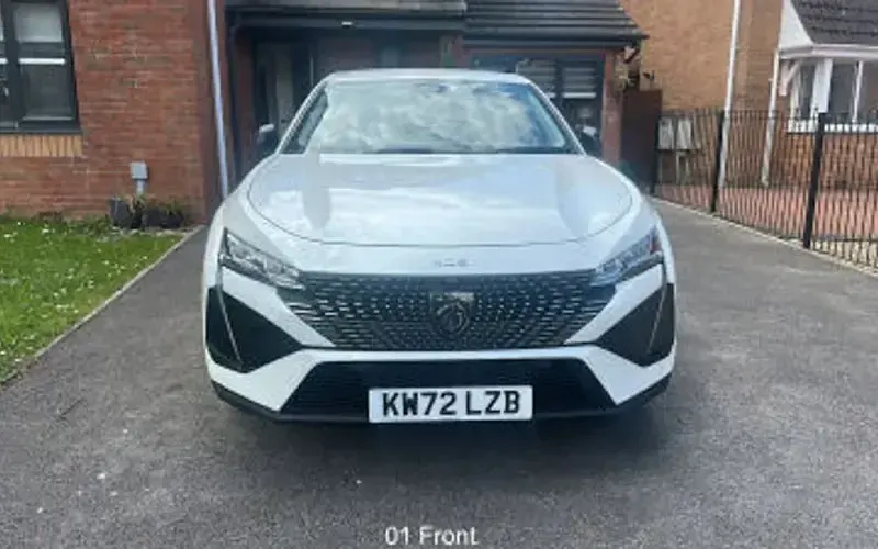Usado Peugeot 408 Allure Premium 131 HP (96 kW) 2023 SUV