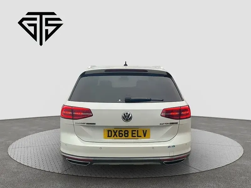 Used VW Passat 193 HP (141 kW) 2026 White Estate