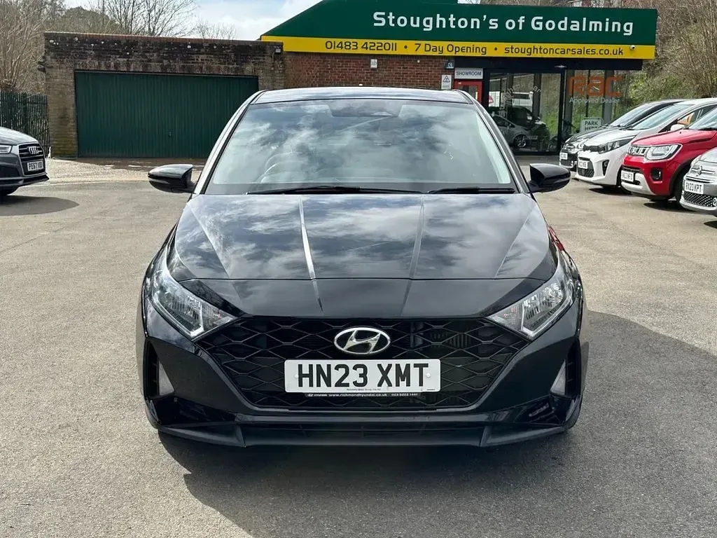 Used Hyundai i20 SE 100 HP (73 kW) 2023 Black Hatchback