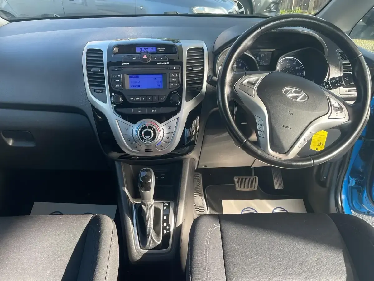 Used Hyundai ix20 SE 125 HP (91 kW) 2017 Blue Hatchback