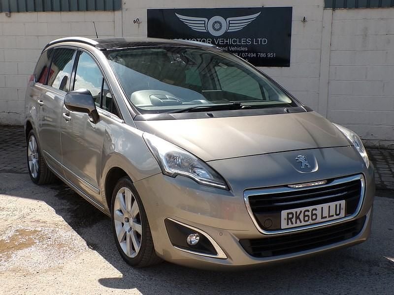 Grey Used 2016 Peugeot 5008 Allure MPV | £5,499 (Fair price) - Image 1/4
