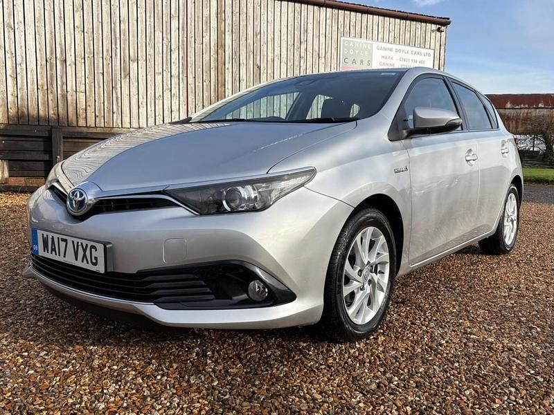 Silver Used 2017 Toyota Auris Hybrid Business Edition Hatchback | £9,495 (Fair price) - Image 1/3