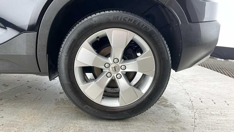 Used Volvo XC40 Momentum 163 HP (119 kW) 2022 Black SUV