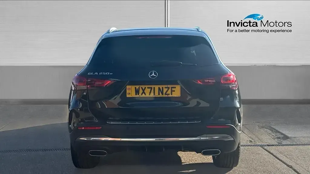 Usado Mercedes GLA250 Exclusive 218 HP (160 kW) 2021 Preto SUV
