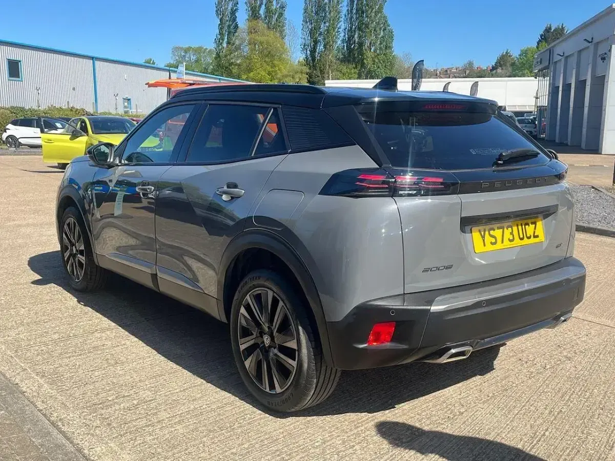 Second-hand Peugeot 2008 GT 129 CP (94 kW) 2023 Gri SUV