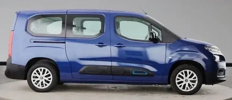 Usado Citroën e-Berlingo Feel 100 kW (136 CV) 2023 Azul Monovolumen