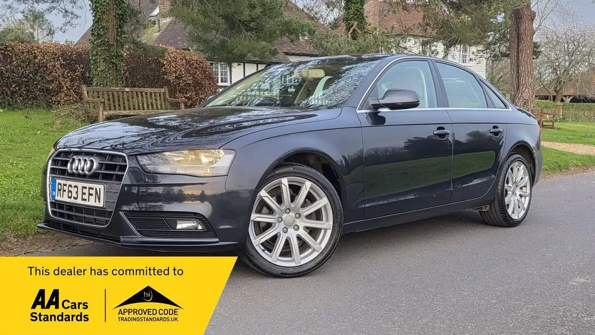 Used Audi A4 Comfort 177 HP (130 kW) 2014 Blue Sedan