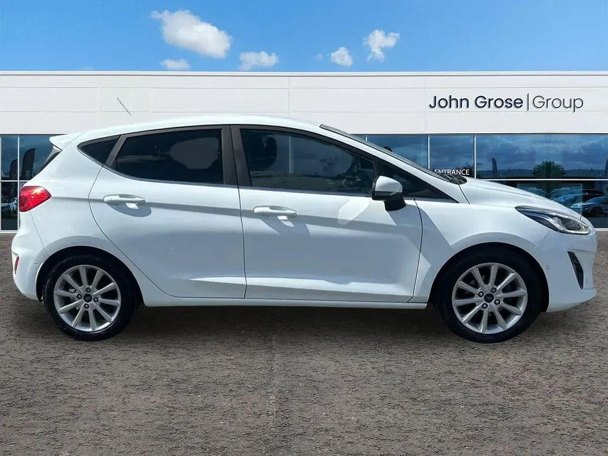 Used Ford Fiesta Titanium 2017 White Hatchback
