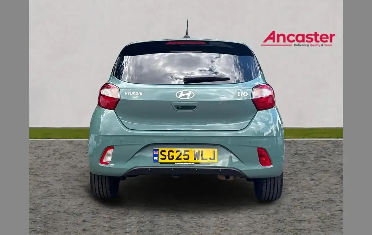 Used Hyundai i10 Premium 61 HP (44 kW) 2025 Green Hatchback