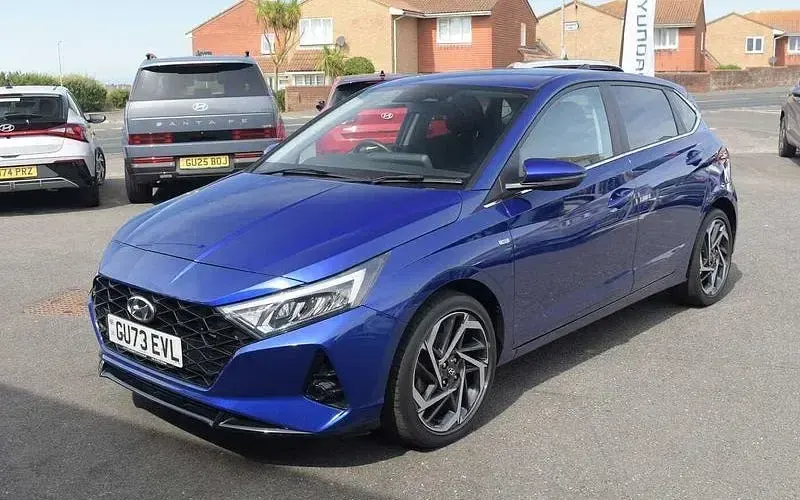 Used Hyundai i20 Premium 101 HP (74 kW) 2023 Blue Hatchback