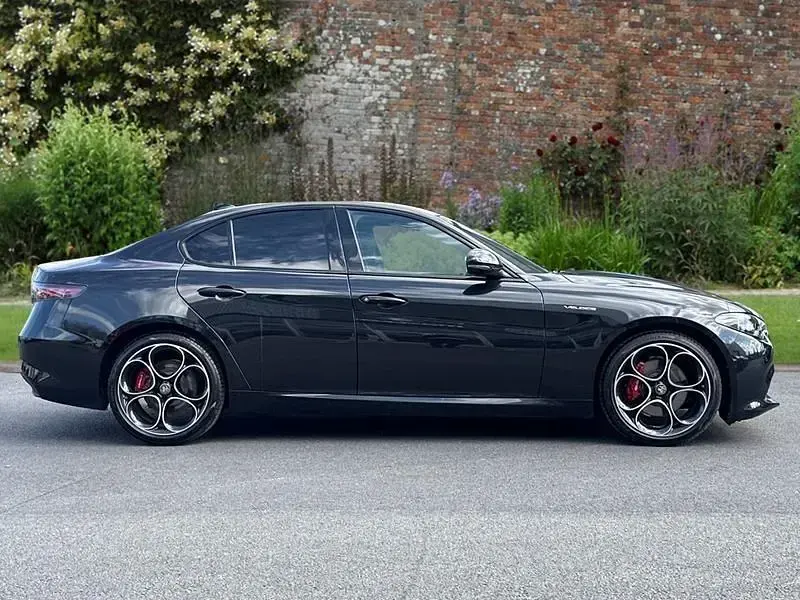 Ny Alfa Romeo Giulia Sprint 276 HK (202 kW) 2026 Svart Sedan