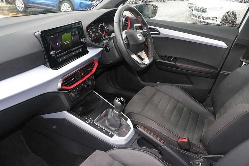 Used Seat Arona FR 108 HP (79 kW) 2023 White SUV