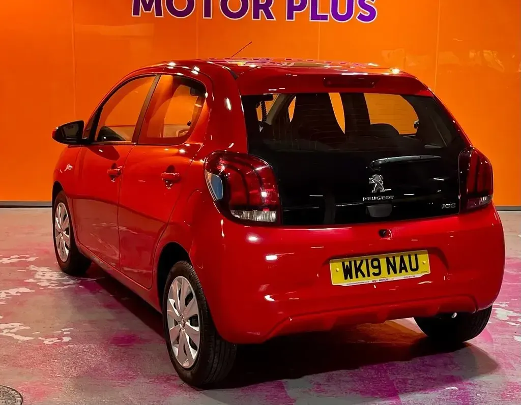 Used Peugeot 108 Active 72 HP (52 kW) 2019 Red Hatchback