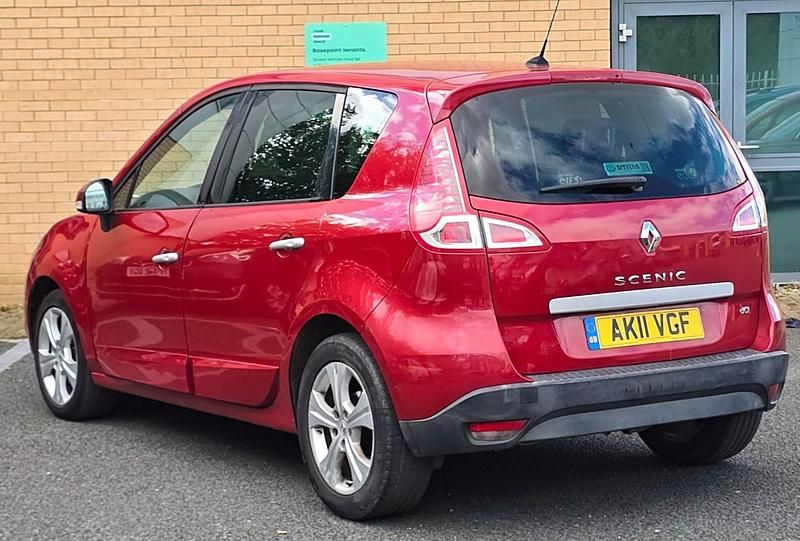 Używany Renault Scénic III Dynamique 110 KM (80 kW) 2011 Czerwony Minivan
