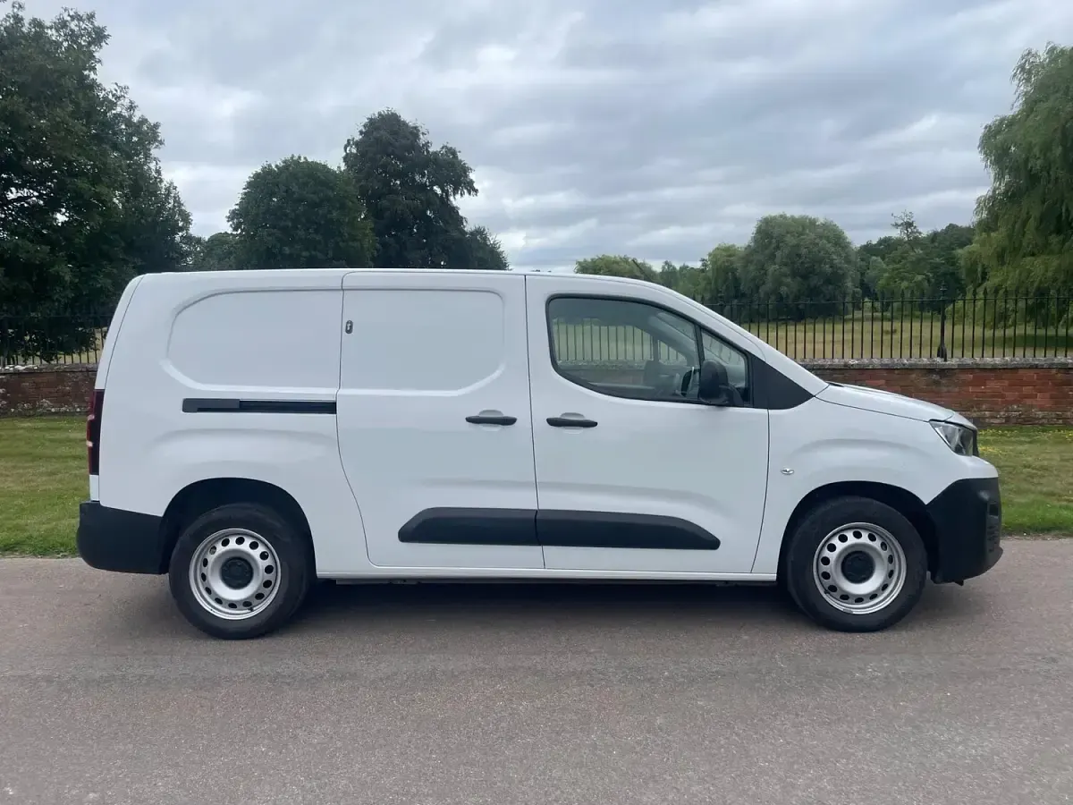 Used Peugeot Partner Premium 102 HP (75 kW) 2023 White MPV