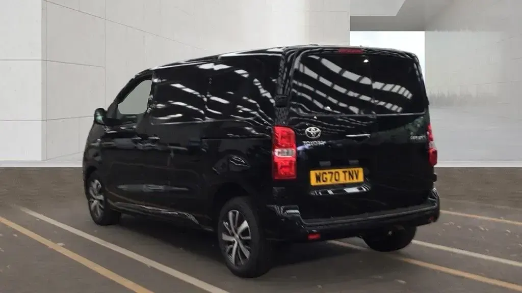 Used Toyota Proace Design 120 HP (88 kW) 2021 Black MPV