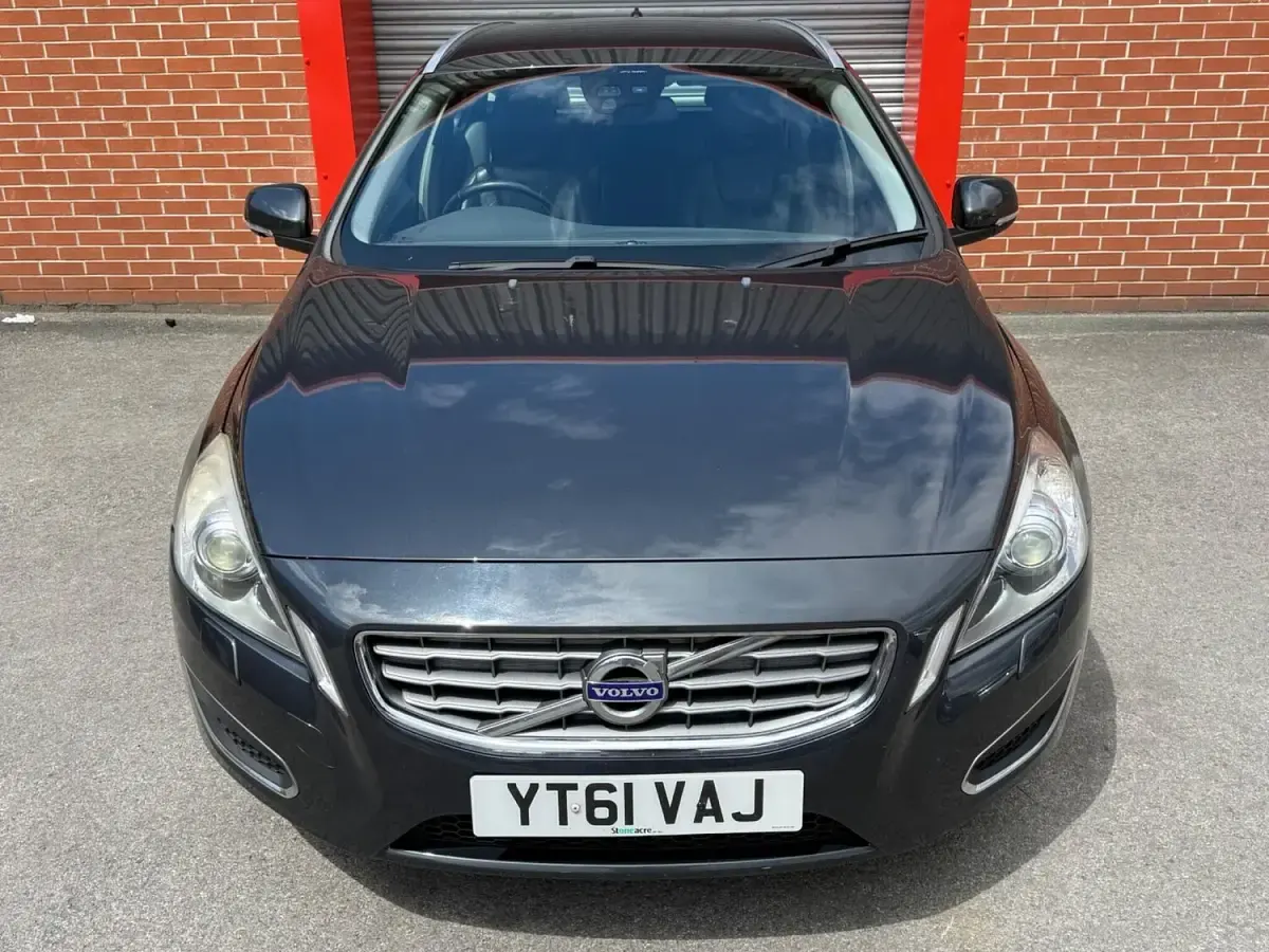 Used Volvo V60 SE Lux 115 HP (84 kW) 2011 Grey Estate