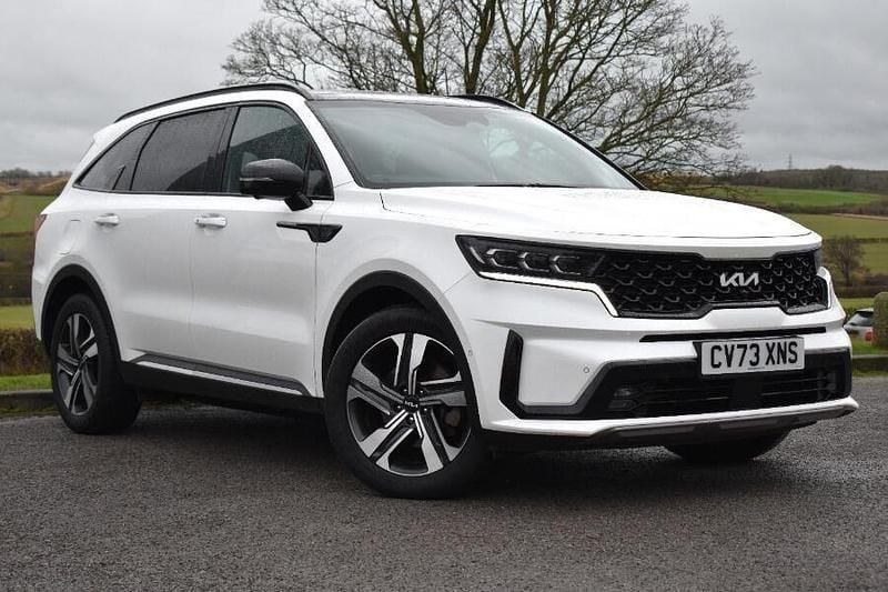 White Used 2023 Kia Sorento SUV | £39,998 (Fair price) - Image 1/4