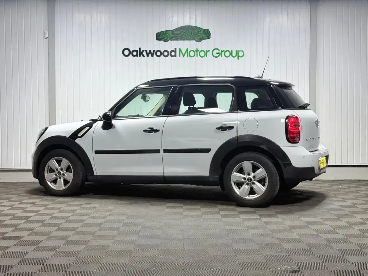 Used Mini Cooper D 2016 White Hatchback
