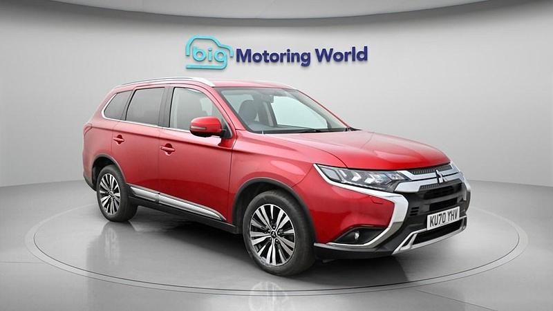 Used Mitsubishi Outlander 150 HP (110 kW) 2020 Red SUV