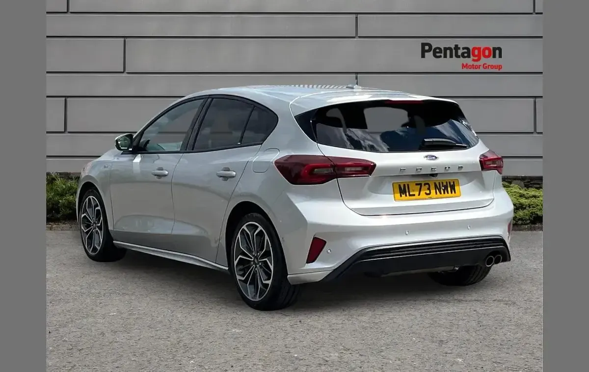Used Ford Focus ST-Line X 123 HP (90 kW) 2023 Silver Hatchback