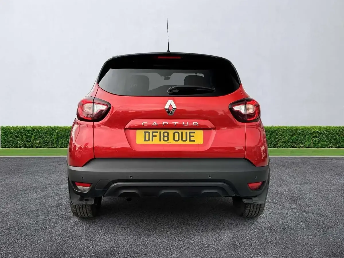 Used Renault Captur Iconic 90 HP (66 kW) 2018 Red SUV