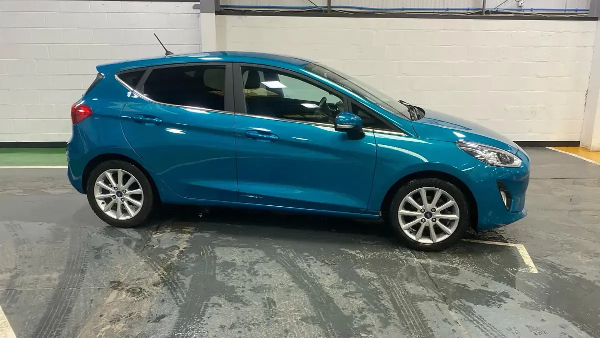 Used Ford Fiesta Titanium 100 HP (73 kW) 2018 Blue Hatchback
