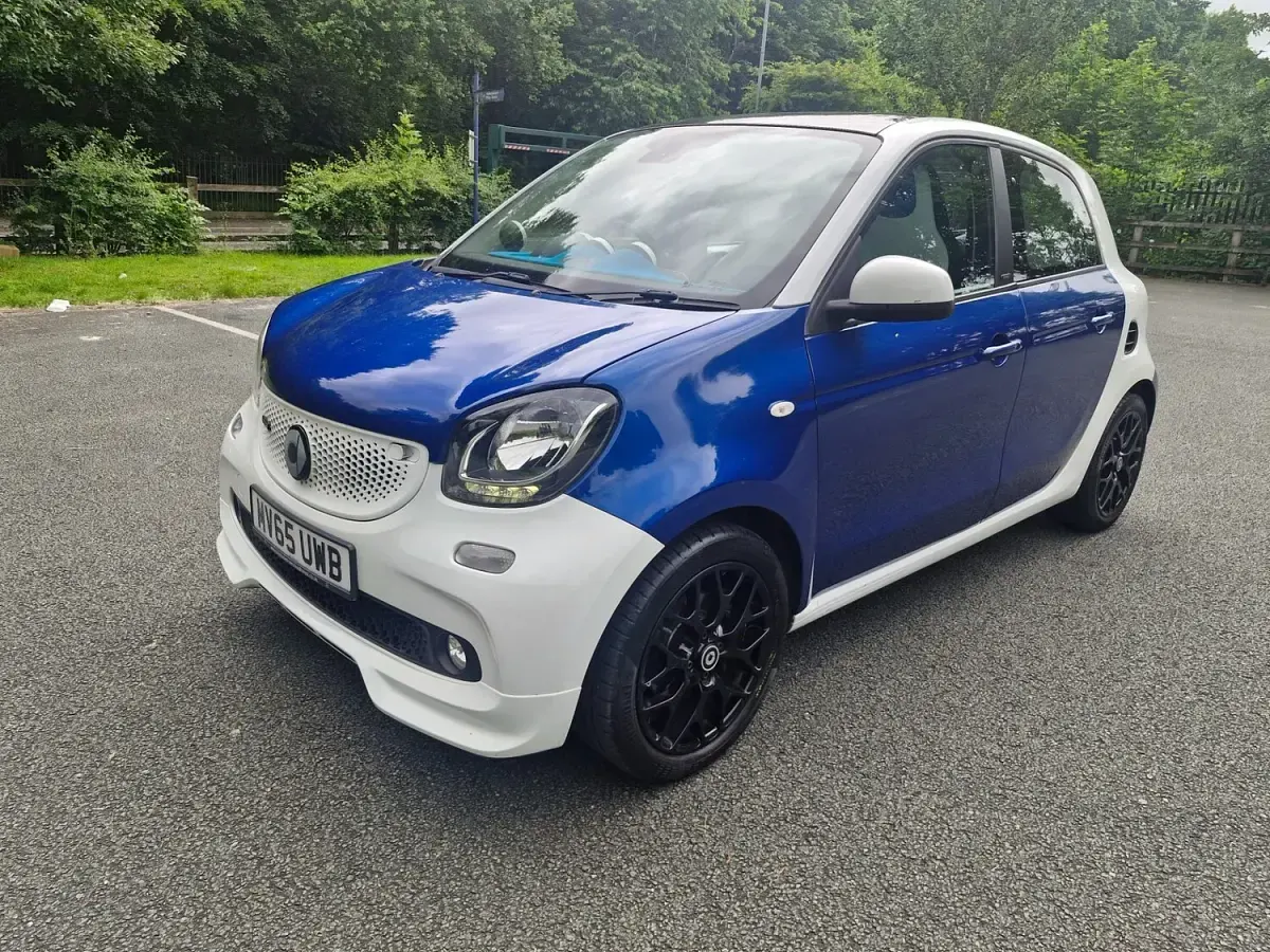 Used Smart ForFour Premium 71 HP (52 kW) 2015 Blue Hatchback