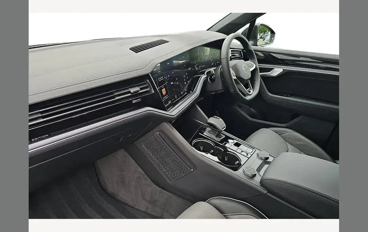 New VW Touareg Edition 286 HP (210 kW) 2026 Grenadilla black SUV