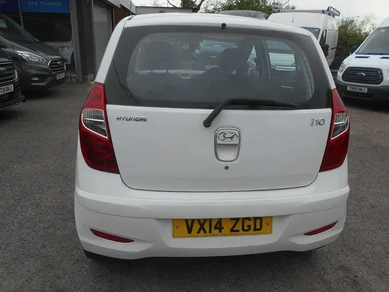 Used Hyundai i10 Active 83 HP (61 kW) 2014 White Hatchback
