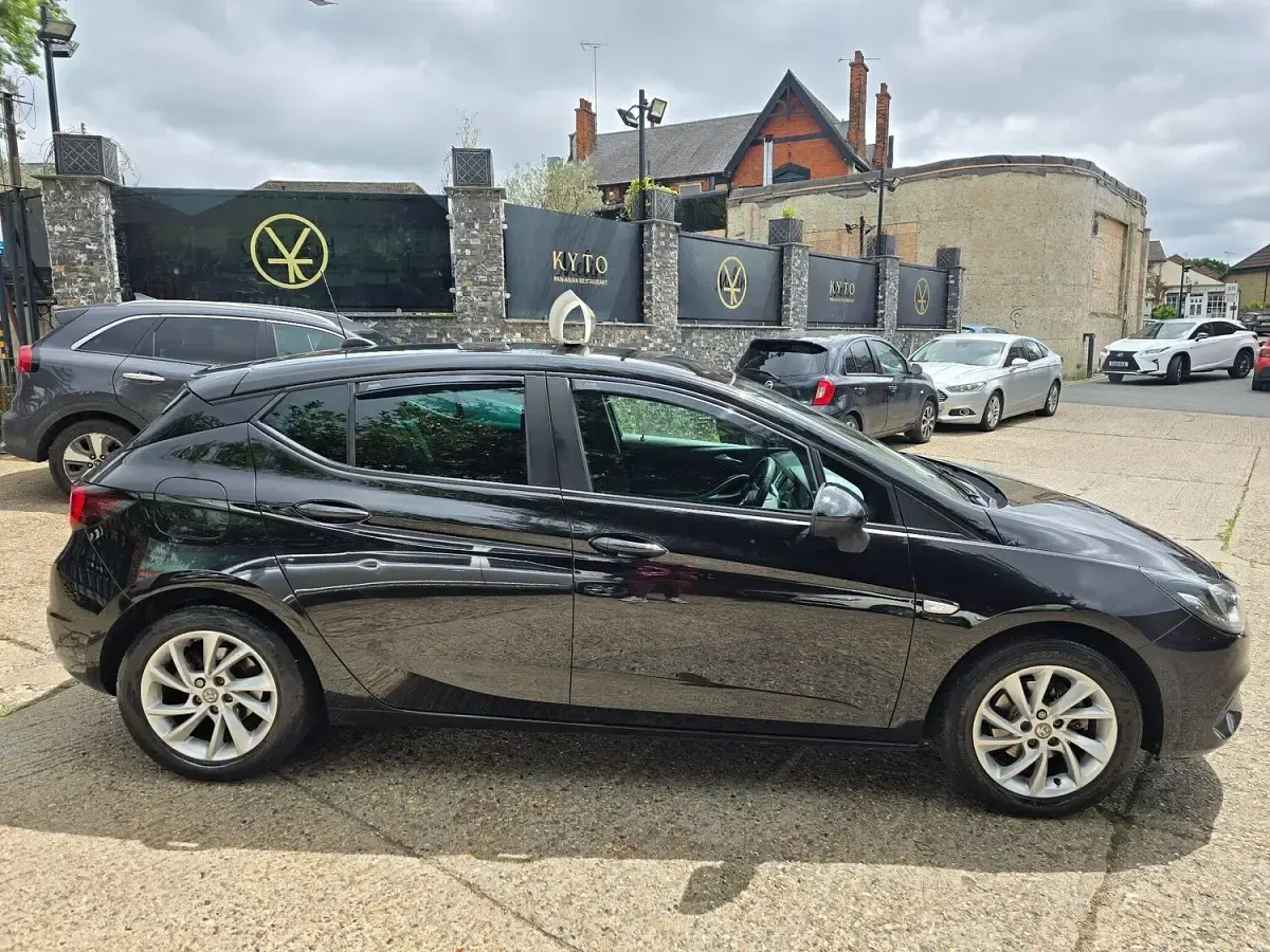 Used Vauxhall Astra Business Edition 130 HP (95 kW) 2020 Black Hatchback