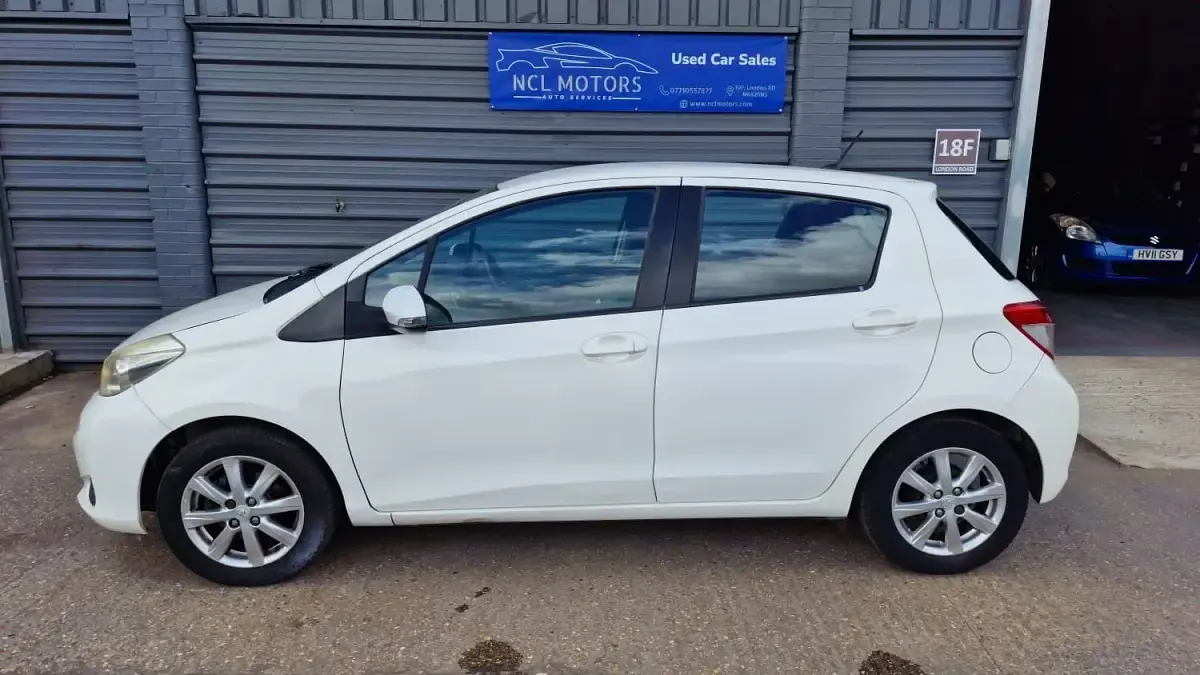 Gebraucht Toyota Yaris 2012 Weiß Kleinwagen